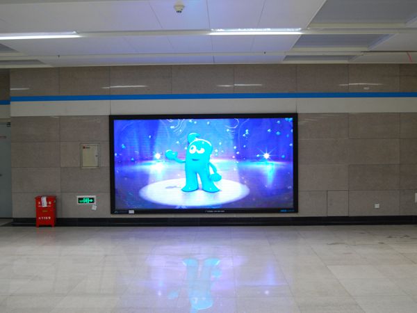 上海8号线虹口足球场室内全彩屏