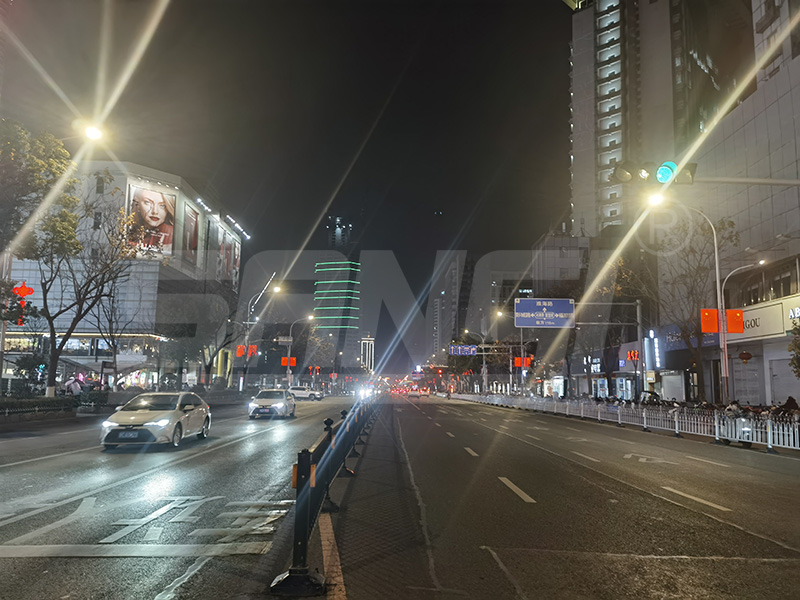 夜间道路照明,为城市居民带来更多便利