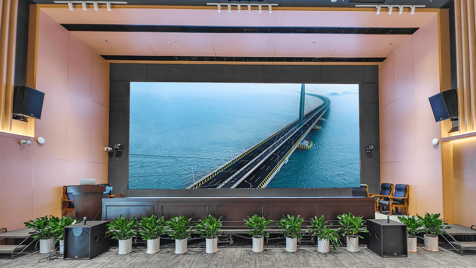 中国财富网报道,重大丨深中通道今通车,继港珠澳大桥后,上海三思再度点亮超级工程